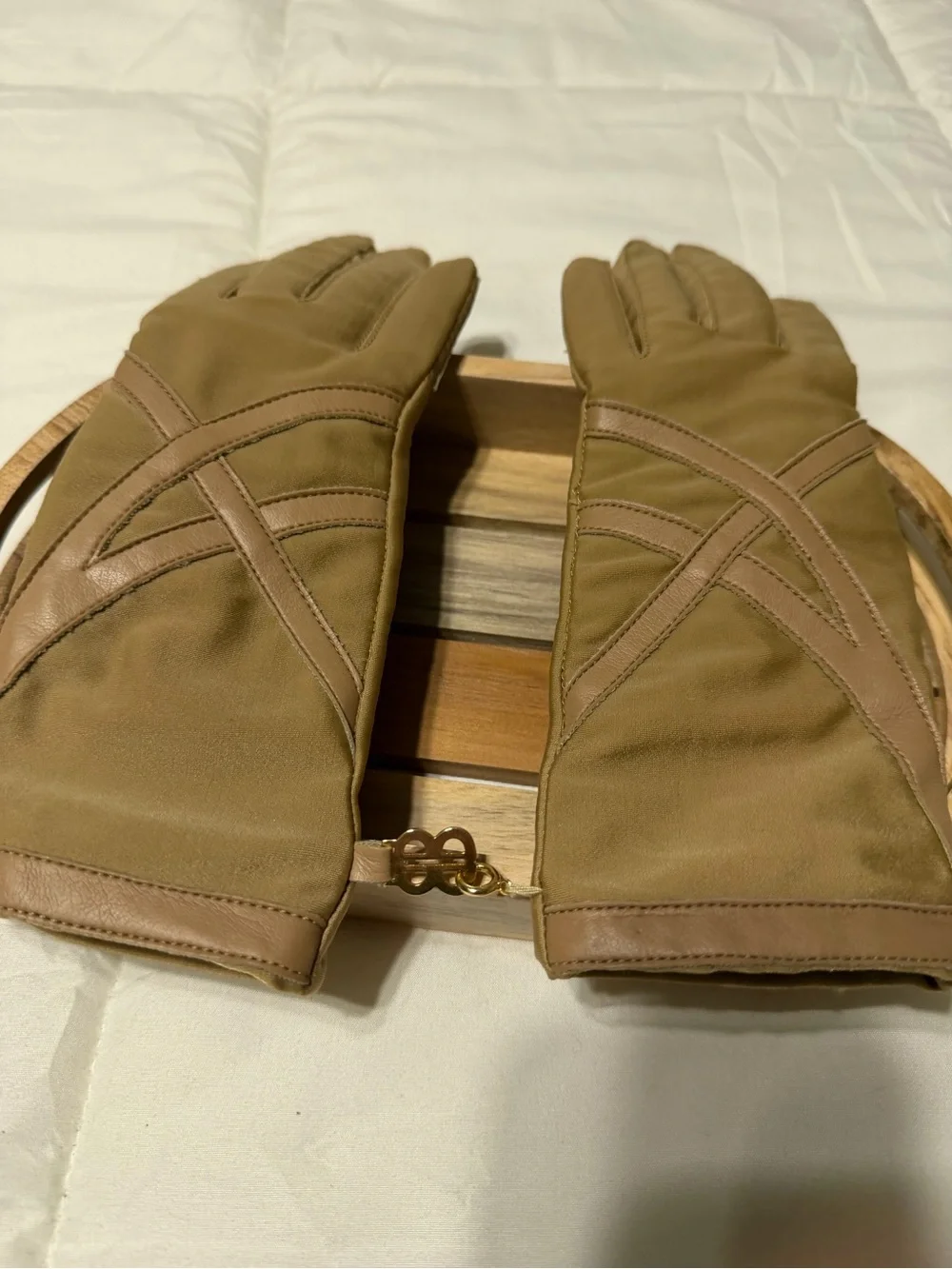 Bill Blass Women’s Tan/Brown Driving Gloves